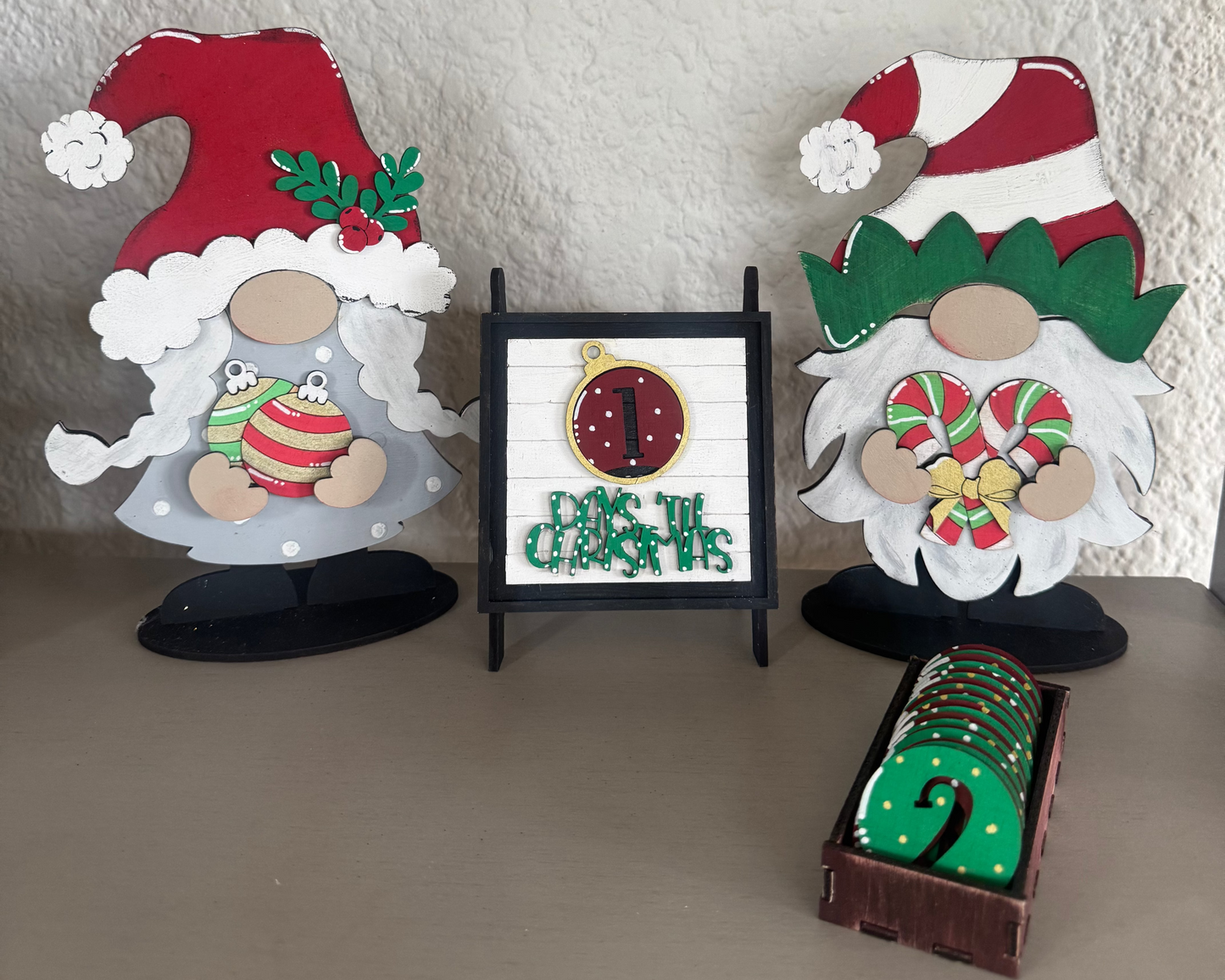 Gnome & Easel kit Christmas (Gnome bases sold separately)
